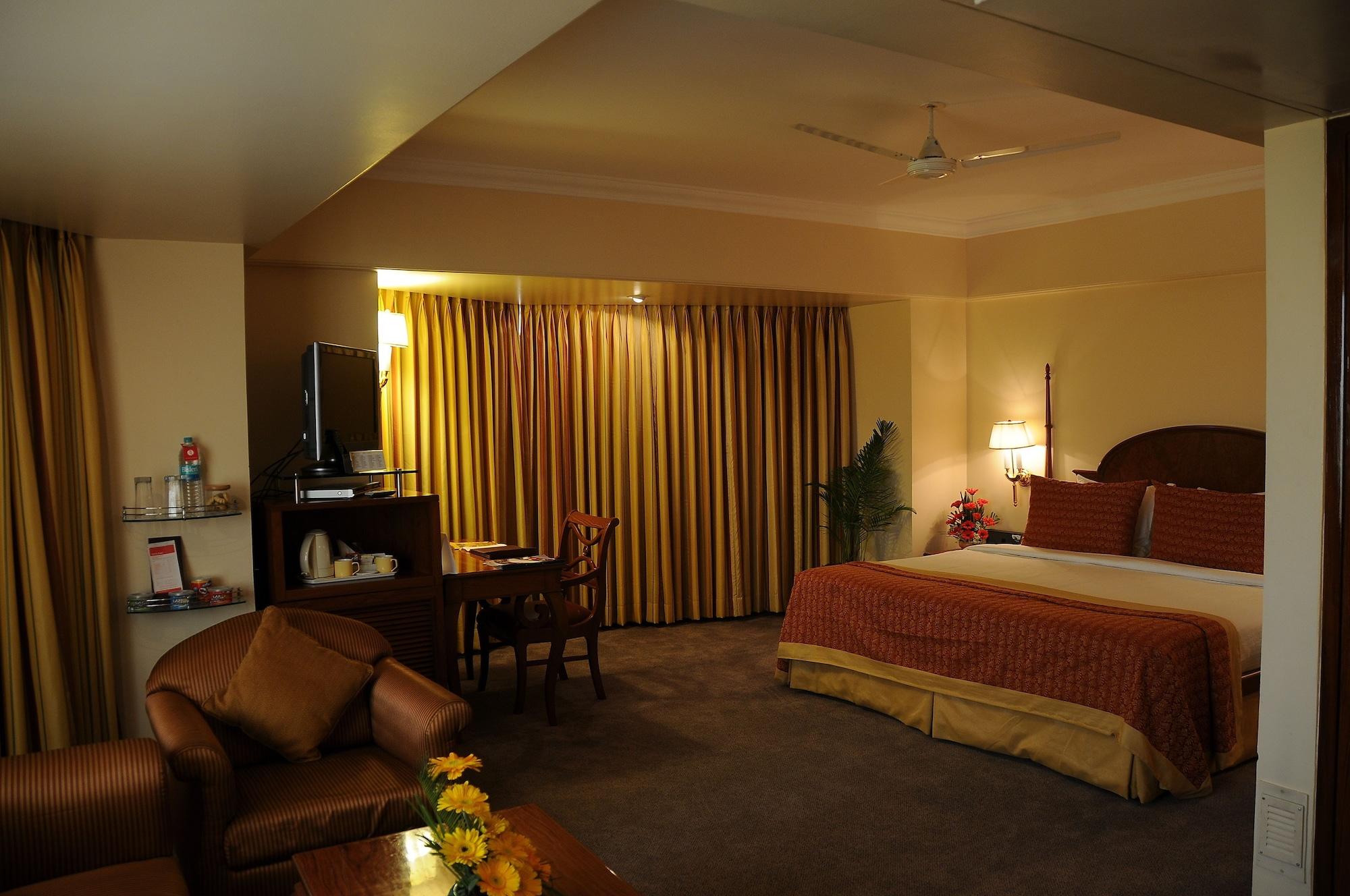 Hotel Ramada Plaza By Wyndham Palm Grove Bombay Exterior foto A suite at the Taj Bengal