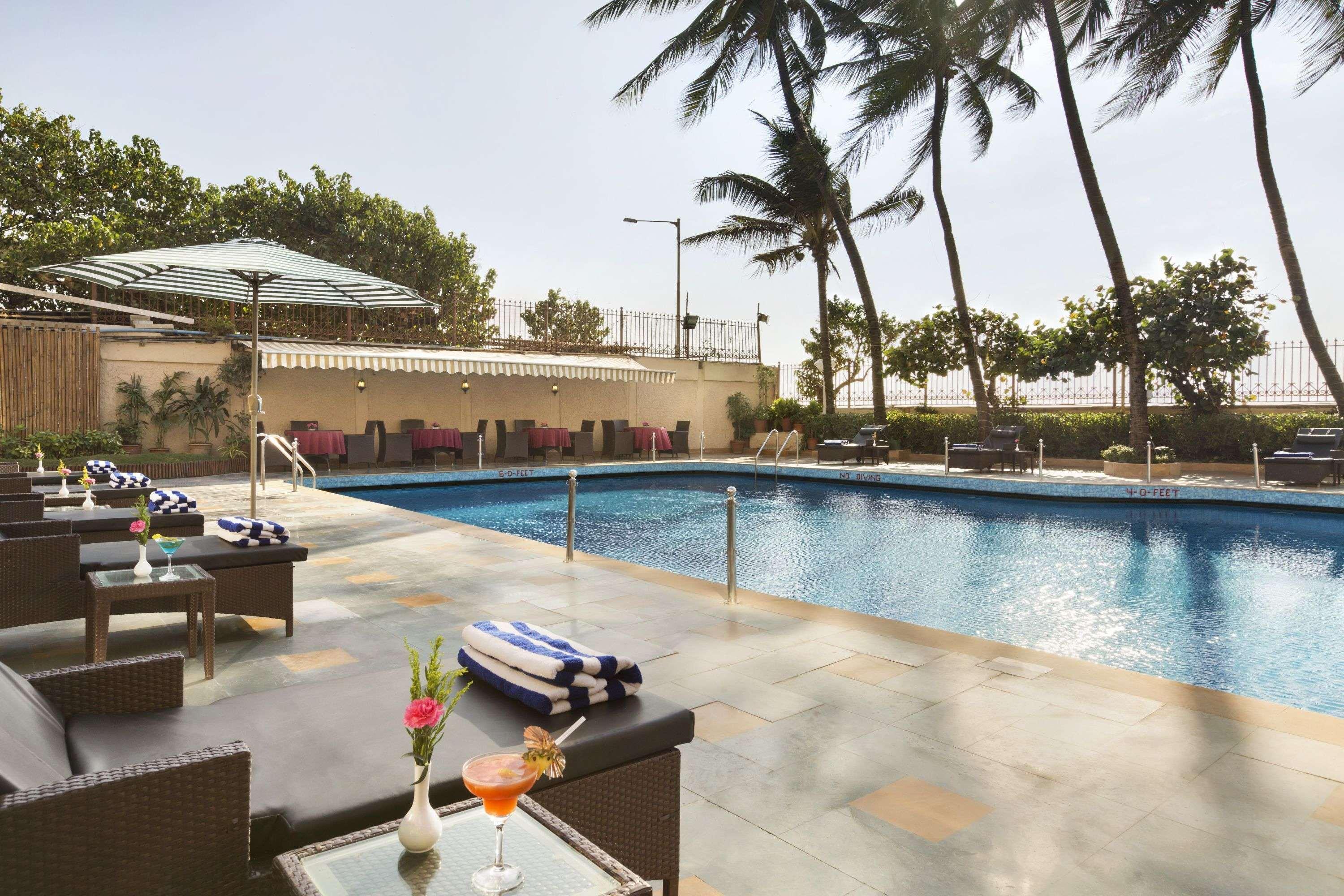 Hotel Ramada Plaza By Wyndham Palm Grove Bombay Exterior foto Pool at the Taj Mahal Palace