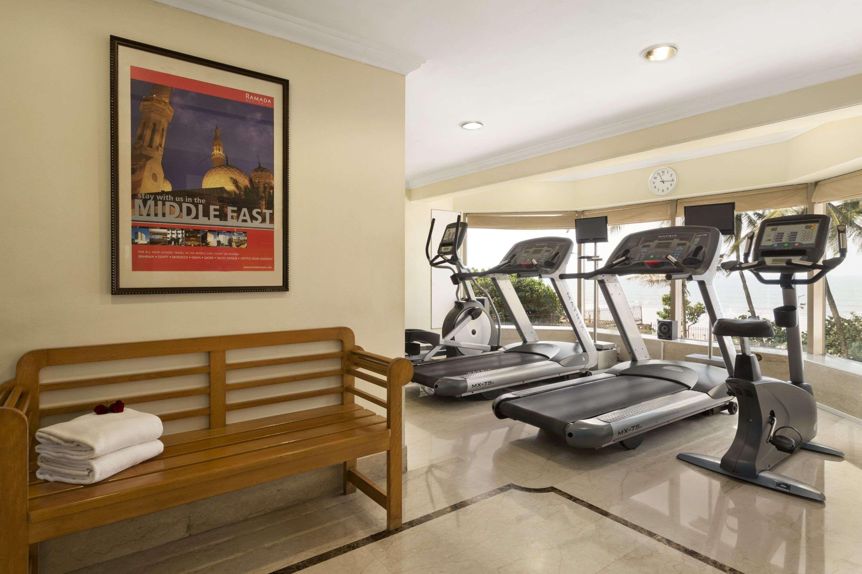 Hotel Ramada Plaza By Wyndham Palm Grove Bombay Exterior foto The gym at the hotel