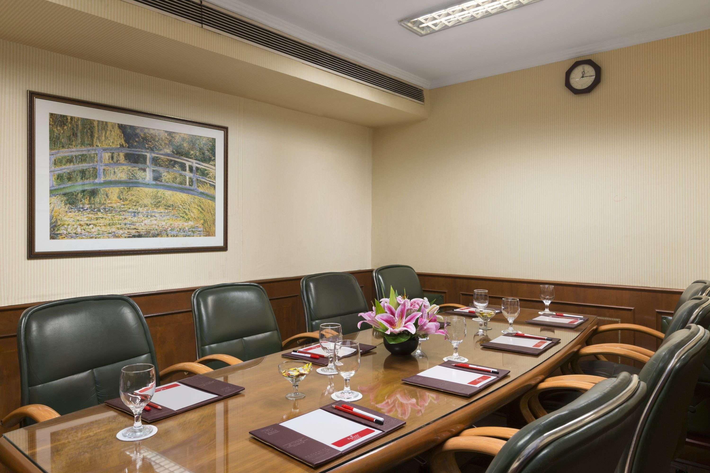 Hotel Ramada Plaza By Wyndham Palm Grove Bombay Exterior foto Boardroom at the Taj Mahal Palace, Mumbai