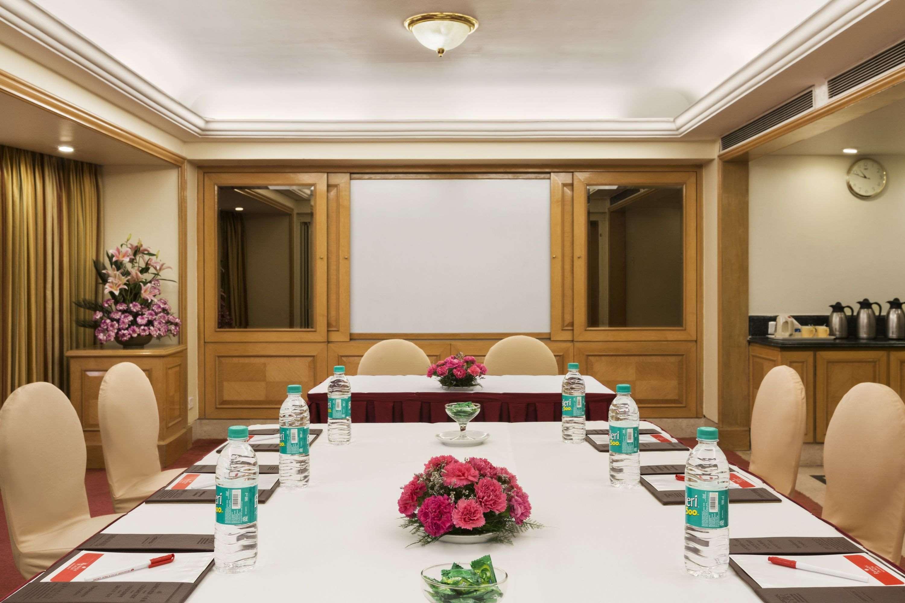 Hotel Ramada Plaza By Wyndham Palm Grove Bombay Exterior foto Boardroom at the Taj Bengal