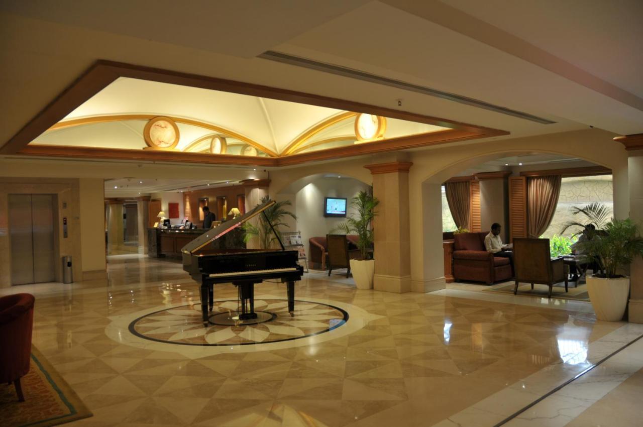 Hotel Ramada Plaza By Wyndham Palm Grove Bombay Exterior foto Lobby